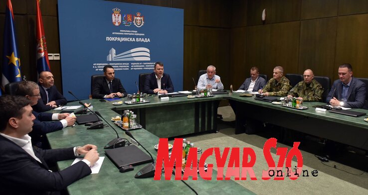 A szerbiai kormánnyal és a helyi önkormányzatokkal együttműködve hoznak döntéseket (Ótos András felvétele)
