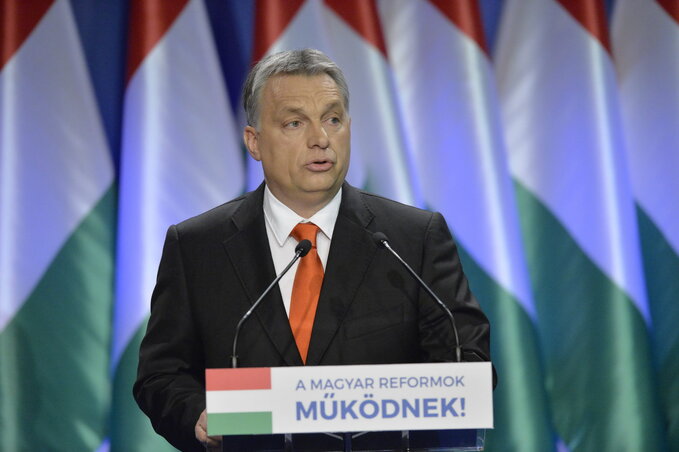 Orbán Viktor beszél tizennyolcadik évértékelőjén (Fotó: MTI)