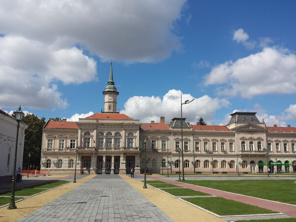 Nem minden „helyi” újságíró tudja: ez az óbecsei községháza (Fotó: Fehér Rózsa)