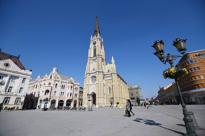 Ilyen szép napon ennyire üres az újvidéki főtér talán még soha sem volt (Fotó: Beta)