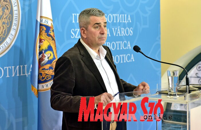 Bogdan Laban arra kéri a polgárokat, hogy minél kevesebbet érintkezzenek egymással (Fotó: Gergely Árpád) Bogdan Laban arra kéri a polgárokat, hogy minél kevesebbet érintkezzenek egymással (Fotó: Gergely Árpád)