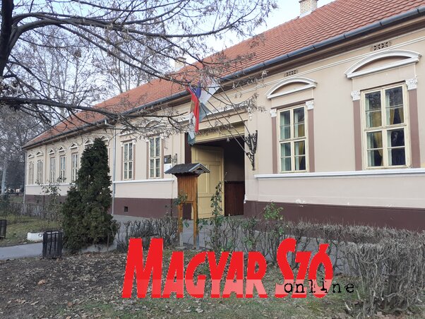 A hét minden napján reggel 7-től 12 óráig a helyi közösség 024/741-127-es vezetékes elérhetőségén jelentkezhetnek a segítségre szoruló polgárok (Kazinczy Paszterkó Diana felvétele) A hét minden napján reggel 7-től 12 óráig a helyi közösség 024/741-127-es vezetékes elérhetőségén jelentkezhetnek a segítségre szoruló polgárok (Kazinczy Paszterkó Diana felvétele)