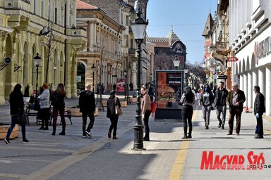 Pénteken délelőtt ismét sokan voltak a központban (Fotó: Gergely Árpád)