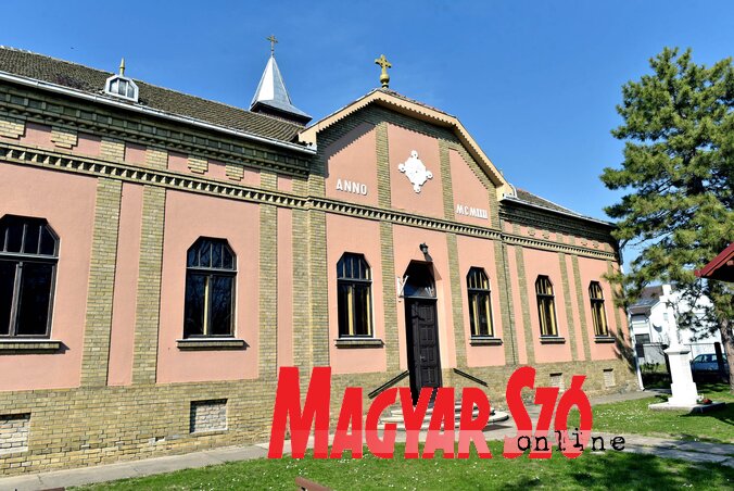 A kertvárosi Munkás Jézus-templom ajtaja továbbra is nyitva áll (Fotó: Gergely Árpád) A kertvárosi Munkás Jézus-templom ajtaja továbbra is nyitva áll (Fotó: Gergely Árpád)