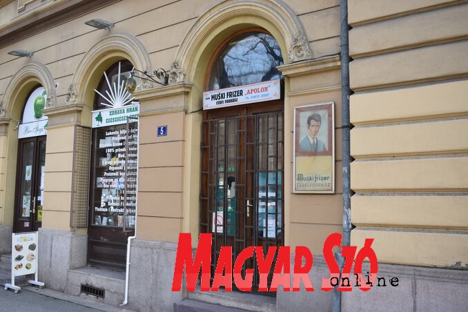 Pénteken már ez a férfifodrász sem nyithatott ki (Fotó: Patyi Szilárd) Pénteken már ez a férfifodrász sem nyithatott ki (Fotó: Patyi Szilárd)