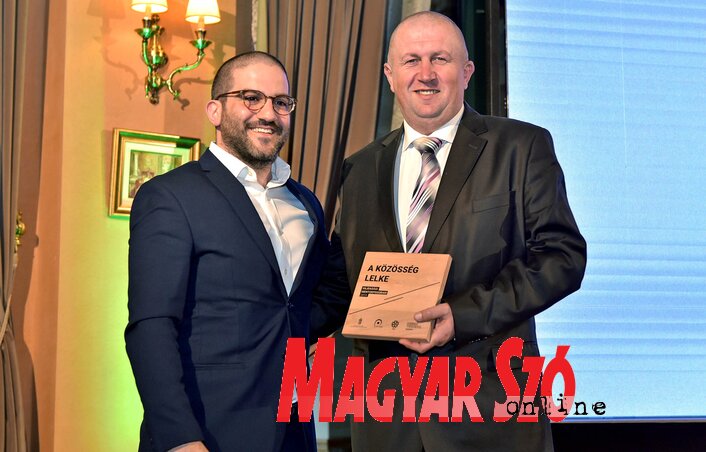 A közösség lelke elnevezésű mentordíjat érdemelt ki a fiatalokkal való lelkiismeretes foglalkozásával (Gergely Árpád felvétele) A közösség lelke elnevezésű mentordíjat érdemelt ki a fiatalokkal való lelkiismeretes foglalkozásával (Gergely Árpád felvétele)