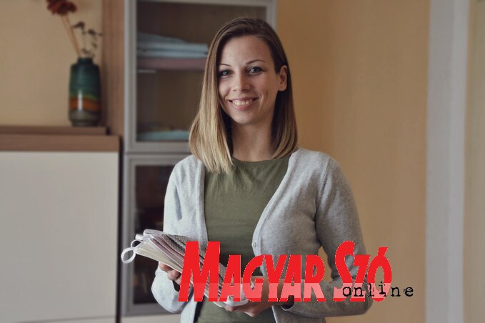 Mándity Lenke a maszkokkal (Fotó: Mandić Kornél) Mándity Lenke a maszkokkal (Fotó: Mandić Kornél)