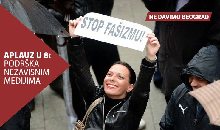 A Ne davimo Beograd polgári kezdeményezés Ana Lalić meghurcolása okán ma arra ösztönzte a polgárokat, hogy este 8 órakor ezúttal a szabad médiának, a munkájukat felelősségteljesen és professzionálisan végző újságíróknak tapsoljanak (Fotó: Beta)