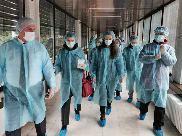 Kínai szakértők látogatták meg ma a belgrádi Bežanijska kosa nevű gerantológiai központot, hogy felmérjék a kormány által foganatosított óvintézkedéseket, és azok esetleges kiterjesztését javasolják (Fotó: Beta)