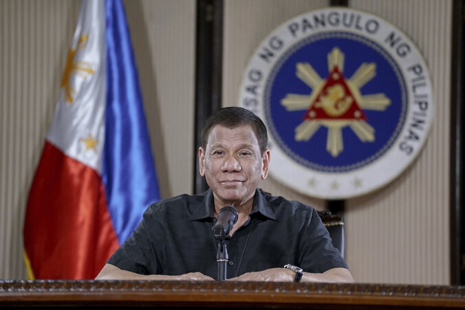 Rodrigo Duterte Fülöp-szigeteki elnök a néphez intézett tévés beszédében   agyonlövéssel fenyegette meg a megszorító intézkedések megszegőit (Fotó: AP via Beta)