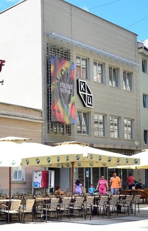 A Művelődési Központ épülete a valós világban (Fotó: Dávid Csilla)