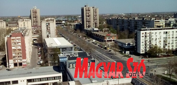 Újvidék talán legforgalmasabb útkereszteződése vasárnap délután (Szeli Balázs felvétele) Újvidék talán legforgalmasabb útkereszteződése vasárnap délután (Szeli Balázs felvétele)