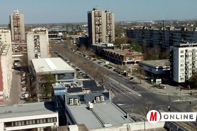 Újvidék talán legforgalmasabb útkereszteződése vasárnap délután (Szeli Balázs felvétele)