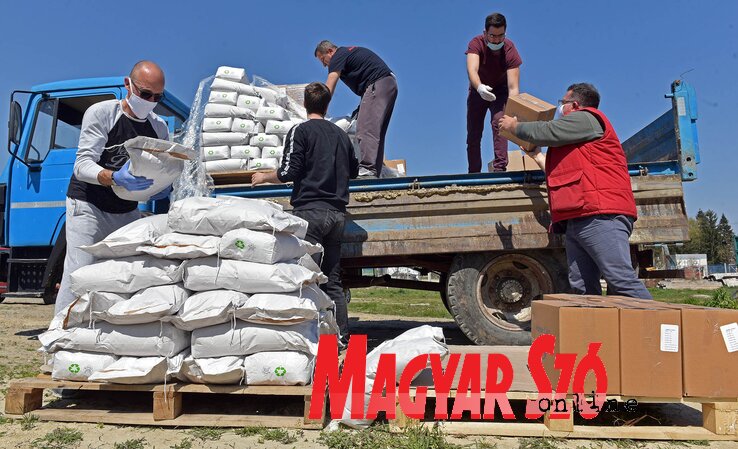 Újvidéken 33 ezer nyugdíjas jogosult segélycsomag átvételére (Ótos András felvétele)