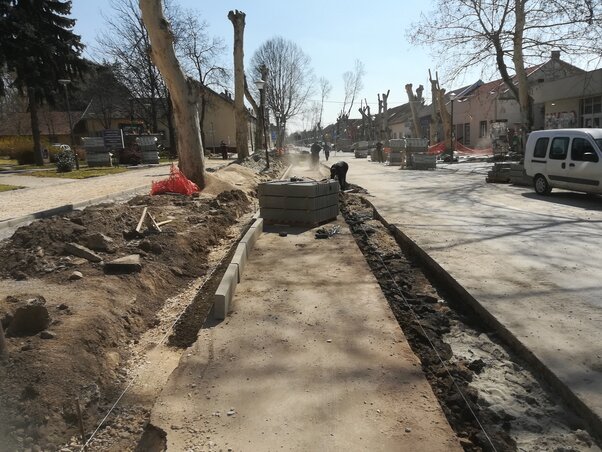 A Zöldfás utcában október óta folynak a munkálatok (Fehér Rózsa felvétele)