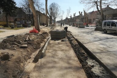 A Zöldfás utcában október óta folynak a munkálatok (Fehér Rózsa felvétele)