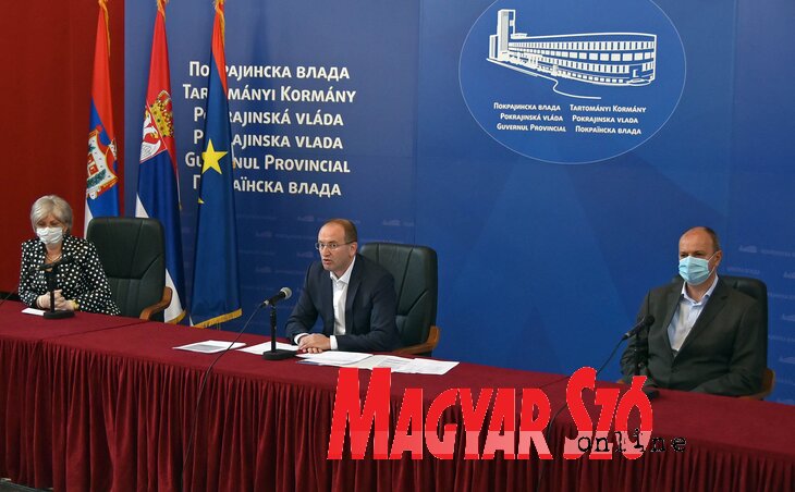 Dr. Edita Stokić, dr. Zoran Gojković és dr. Vladimir Kljajić (Ótos András felvétele) Dr. Edita Stokić, dr. Zoran Gojković és dr. Vladimir Kljajić (Ótos András felvétele)