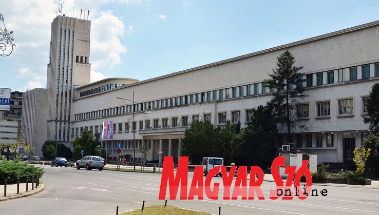 A vajdasági büdzsé 77,8 milliárd dinárról 73,6 milliárdra csökken (Ótos András felvétele) A vajdasági büdzsé 77,8 milliárd dinárról 73,6 milliárdra csökken (Ótos András felvétele)