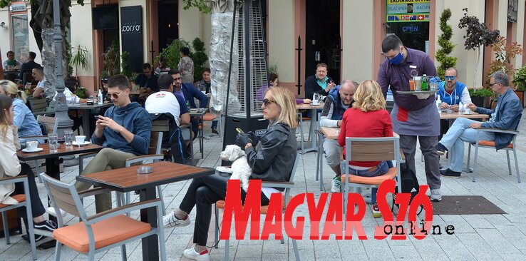 A vendéglátóipari létesítmények újranyitása elsősorban tulajdonosaik és alkalmazottaik egzisztenciális túléléséről szól (Fotó: Ótos András)