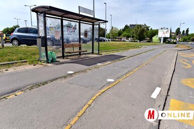 A fehér körök jelzik, hol állhatnak az utasok felszálláskor (Fotó: Gergely Árpád)