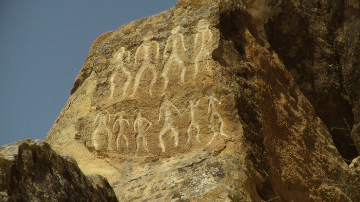 A Qobusztáni sziklarajzok 8–5000 évesek