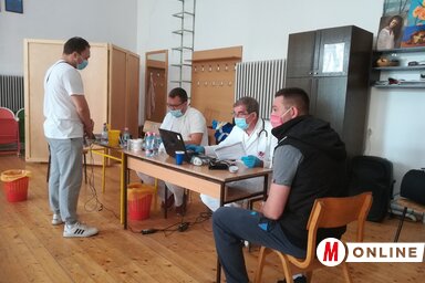 Tegnap a Városi Színház egyik termében lehetett vért adni (Fehér Rózsa felvétele)