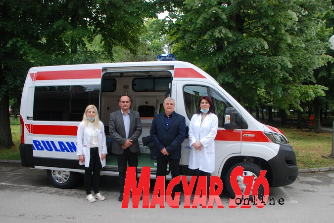 Az új rohamkocsi a biztonságot és a gyorsaságot szolgálja (Homolya Horváth Ágnes felvétele) Az új rohamkocsi a biztonságot és a gyorsaságot szolgálja (Homolya Horváth Ágnes felvétele)