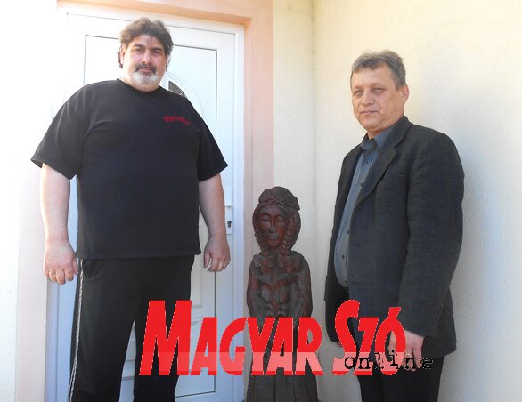 A szobrot Makrinov Richárd adományozta a városnak (Gruik Zsuzsa felvétele) A szobrot Makrinov Richárd adományozta a városnak (Gruik Zsuzsa felvétele)