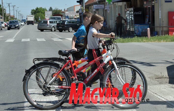 A helybeliek itt maradnak, sokan a városból kiköltöznek a nyugodtabb életvitel reményében, olyanok is akadnak, akik korábbi, irodai munkaprofiljukat agro-előjelű tevékenységgel cserélik fel (Ótos András felvétele)