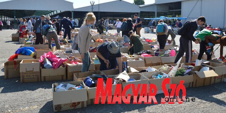 Már a múlt hétvégén is hatalmas tömeg gyűlt össze az újvidéki nejlon piacon (Ótos András felvétele) Már a múlt hétvégén is hatalmas tömeg gyűlt össze az újvidéki nejlon piacon (Ótos András felvétele)