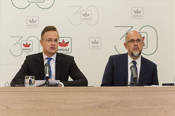 Szijjártó Péter és Kelemen Hunor (Fotó: MTI) Szijjártó Péter és Kelemen Hunor (Fotó: MTI)