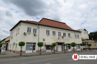 Adán a nyelvművelő napokra elkészül az emlékszoba (Csincsik Zsolt felvétele)