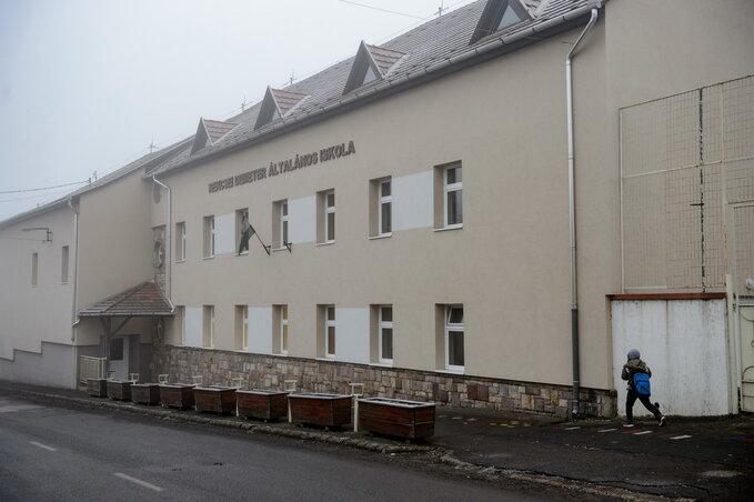 A gyöngyöspatai általános iskola (Fotó: MTI) A gyöngyöspatai általános iskola (Fotó: MTI)