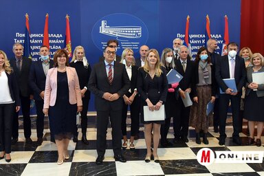 A sikerrel pályázó intézmények képviselői (Fotó: Ótos András)