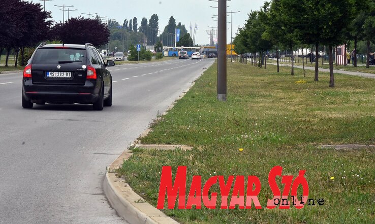 A Heréskertben biztos jó hírnek számít, hogy az Európa sugárúton parkolókat alakítanak ki (Ótos András felvétele)