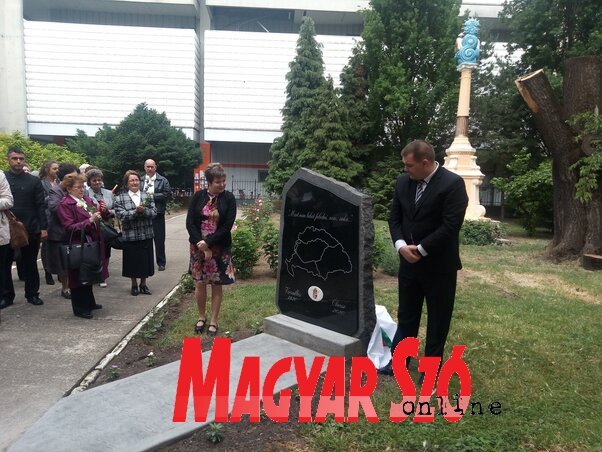 Az emléktáblát Kovács Elvira és Kiss Igor leplezte le (Fehér Rózsa felvétele)