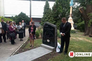 Az emléktáblát Kovács Elvira és Kiss Igor leplezte le (Fehér Rózsa felvétele)