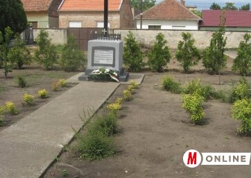 A tavaly felújított vaskereszt (Kónya-Kovács Otília felvétele)