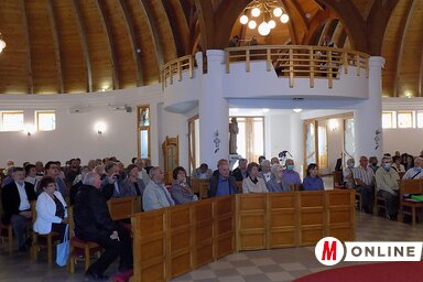 A Lisieux-i Kis Szent Teréz-templomban együtt emlékeztek a zentaiak (Szögi Csaba felvétele)