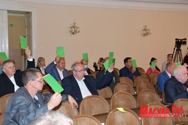 A képviselők több fontos kérdésben is döntést hoztak az ülésen (Puskás Károly felvétele)