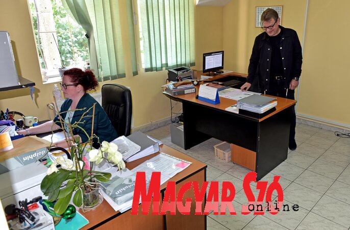 A szabadkai CMH irodában mintegy ezren adták át pályázatukat (Fotó: Gergely Árpád) A szabadkai CMH irodában mintegy ezren adták át pályázatukat (Fotó: Gergely Árpád)