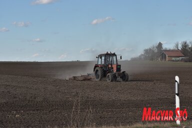 A gazdák kifogytak a tartalékokból. A terepről érkezett visszajelzések szerint idő kell az önrész előteremtéséhez. (Fotó: Gergely Árpád)