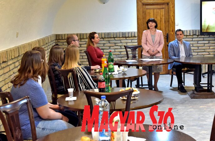 A díjazottak De Negri Ibolya és Lulić Emil társaságában (Fotó: Gergely Árpád) A díjazottak De Negri Ibolya és Lulić Emil társaságában (Fotó: Gergely Árpád)