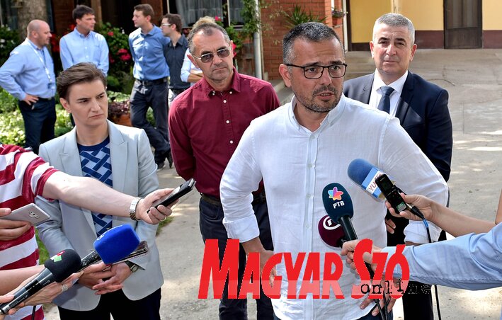 Ana Brnabić, Đorđe Pušin, Branislav Nedimović és Bogdan Laban (Fotó: Gergely Árpád) Ana Brnabić, Đorđe Pušin, Branislav Nedimović és Bogdan Laban (Fotó: Gergely Árpád)