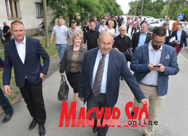 A VMSZ képviselői Magyarcsernyére is ellátogattak (Ótos András felvétele)