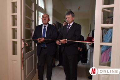 A nagybecskereki Miasszonyunk Iskolanővérek Kollégiumának felújított és tegnap átadott épülete a közép-bánáti magyarság közösségi életének a központja lesz (Fotó: Ótos András)