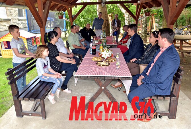 A VMSZ önkormányzati képviselőjelöltjei családlátogatáson vettek részt (Fotó: Gergely Árpád)