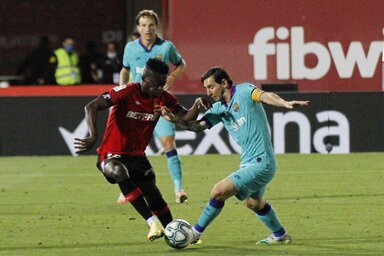 Messiéket nem zavarta meg a betolakodó (Fotó: Beta/AP)