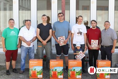 Az elektromos permetezők átadása (Lakatos János felvétele)