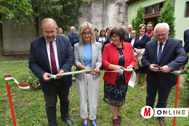 A zombori Szórványóvoda új termét Pásztor István, Aleksandra Perović, Pelt Ilona és Hajnal Jenő adta át (Ótos András felvétele)